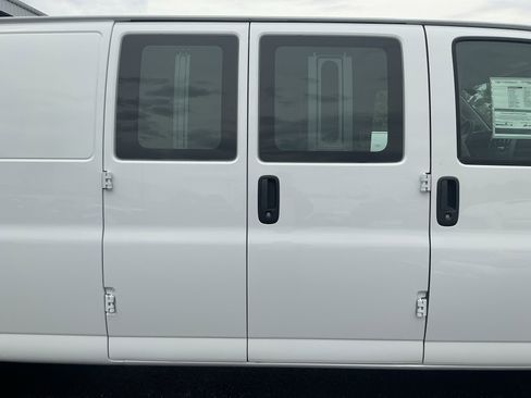 New 2026 Chevrolet Express 3500 Extended RWD image 22