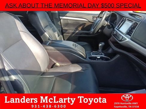 Used 2019 Toyota Highlander XLE AWD/4WD image 34