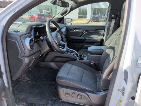 Used 2024 Chevrolet Colorado LT w/ LT Convenience Package II image 6