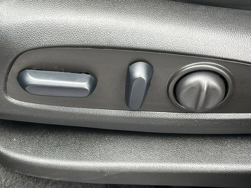 Used 2023 Chevrolet Equinox RS w/ RS Leather Package FWD image 28