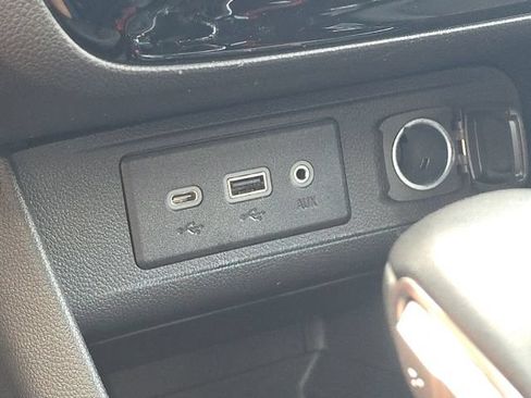 Used 2023 Buick Encore GX Essence w/ Experience Buick Package FWD image 31