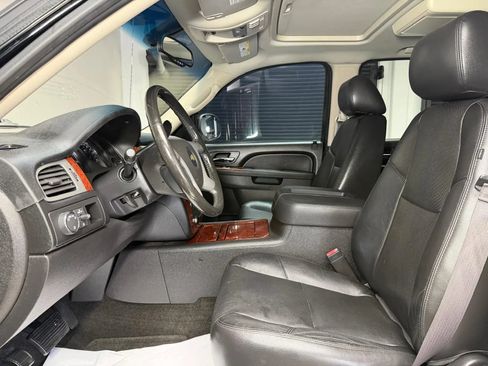 Used 2013 Chevrolet Avalanche LTZ RWD image 28