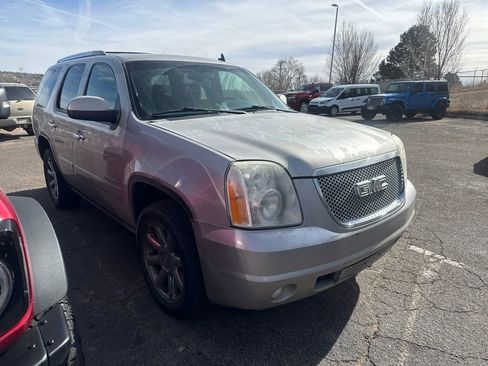 Used 2009 GMC Yukon Denali image 1