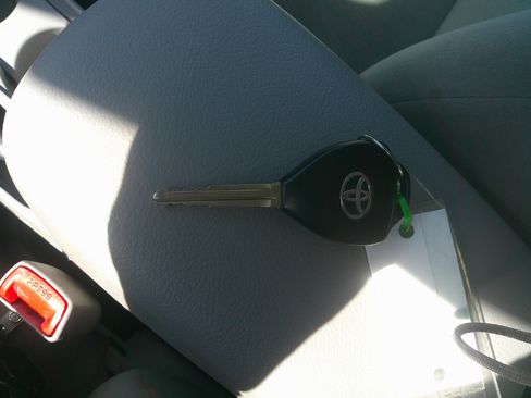 Used 2013 Toyota Corolla LE image 39