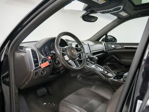 Used 2017 Porsche Cayenne Platinum Edition AWD/4WD image 4
