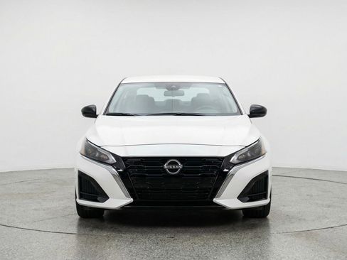 Used 2025 Nissan Altima 2.5 SV FWD image 2