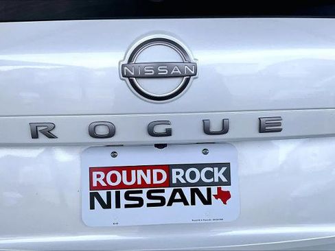 Certified 2025 Nissan Rogue SV image 10