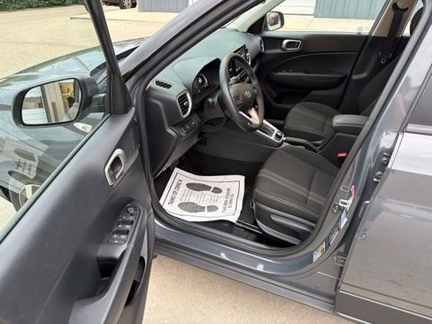 Used 2024 Hyundai Venue SEL FWD image 10