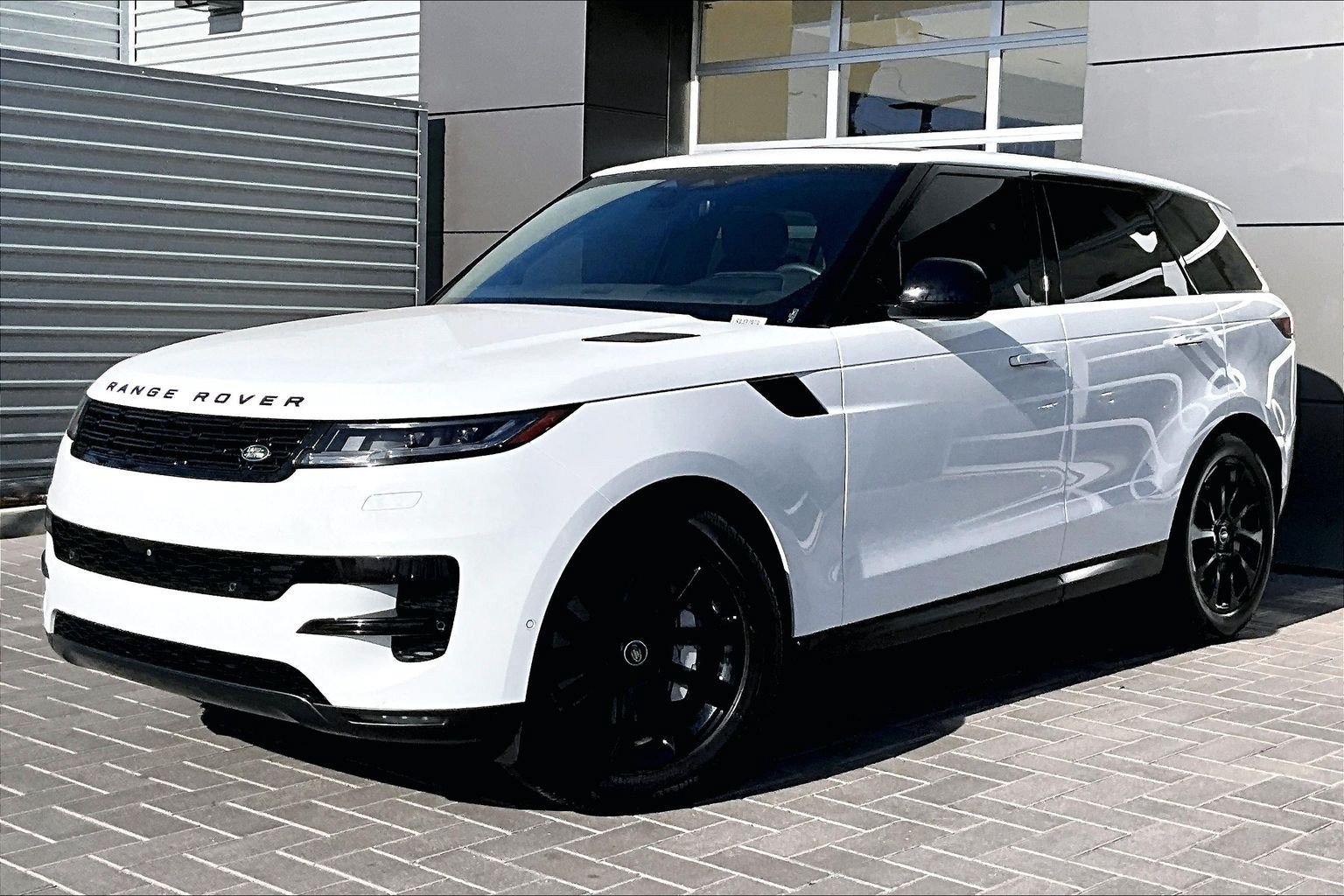 Used 2025 Land Rover Range Rover Sport SE AWD/4WD image 1