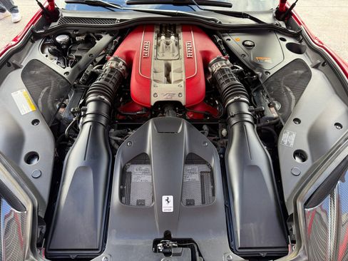 Used 2018 Ferrari 812 Superfast image 32