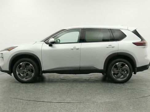 Used 2025 Nissan Rogue SV image 5