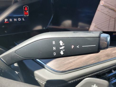 New 2026 Chevrolet Suburban LS image 25