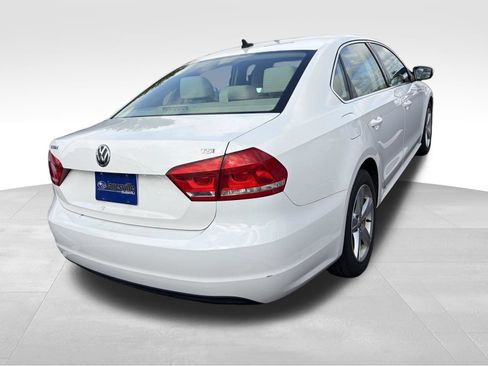 Used 2015 Volkswagen Passat 1.8T Limited Edition FWD image 4