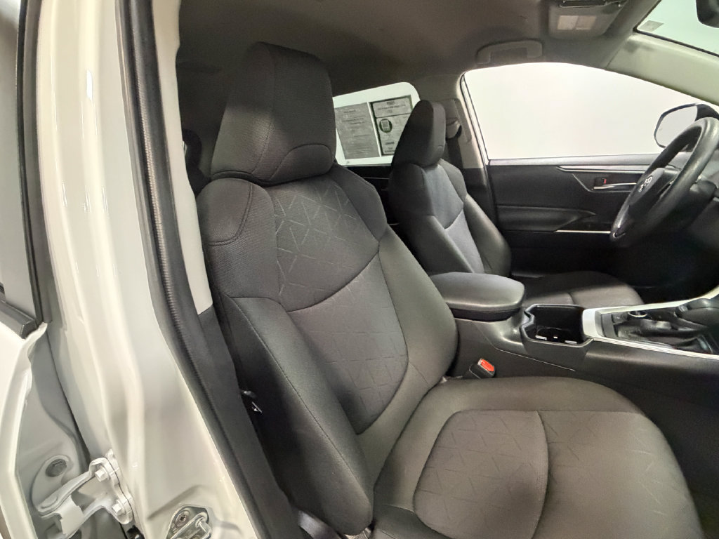 Used 2025 Toyota RAV4 XLE AWD/4WD image 63
