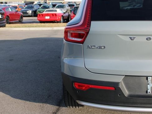 Used 2025 Volvo XC40 B5 Core image 44
