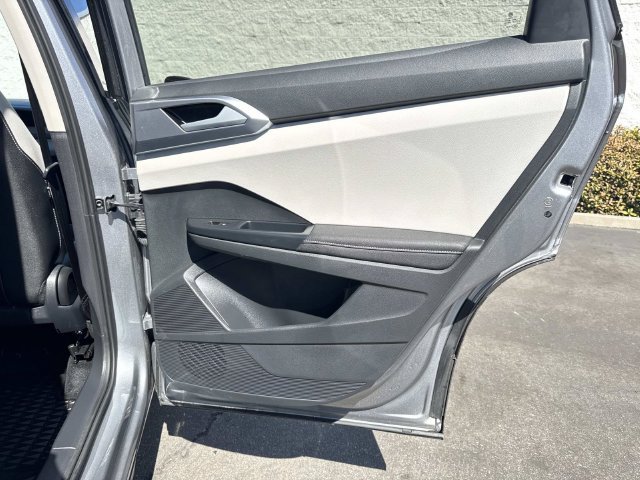 Certified 2025 Volkswagen Taos SE FWD image 31