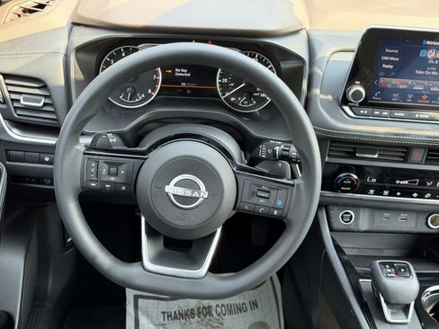 Used 2023 Nissan Rogue SV AWD/4WD image 14