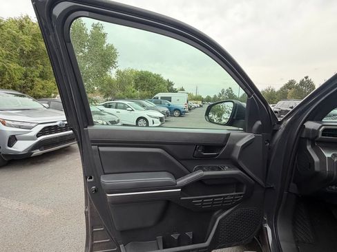 Used 2025 Toyota Tacoma SR5 AWD/4WD image 20