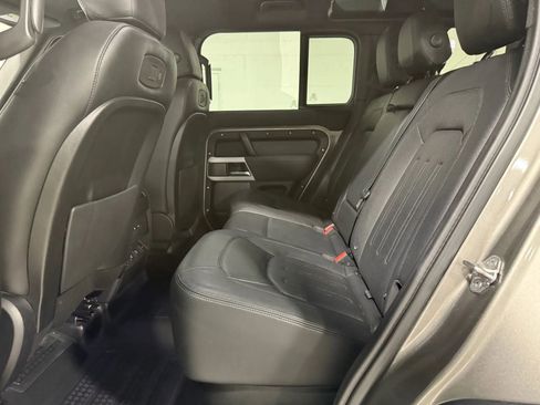Used 2022 Land Rover Defender 110 S image 40