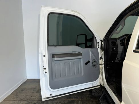 Used 2011 Ford F250 XL w/ Skid Plate Pkg AWD/4WD image 7