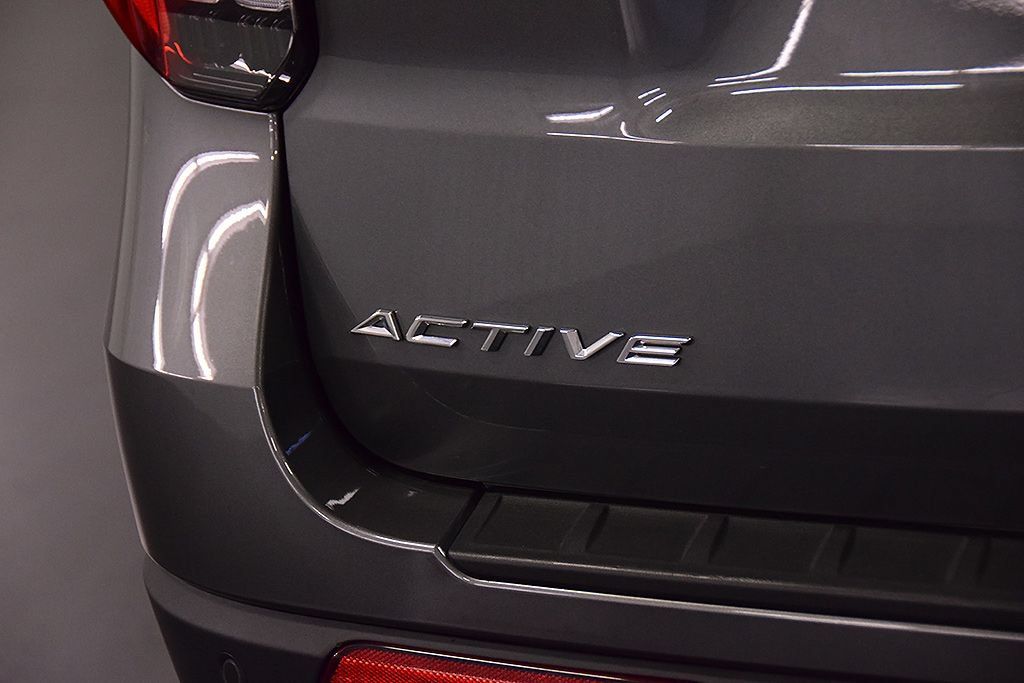 Used 2025 Ford Explorer Active AWD/4WD image 13