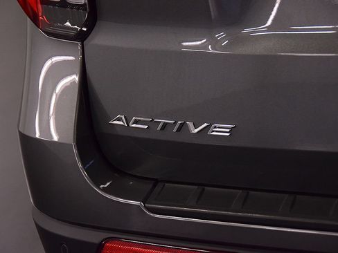 Used 2025 Ford Explorer Active AWD/4WD image 13