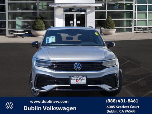 Used 2022 Volkswagen Tiguan SE R-Line AWD/4WD image 2
