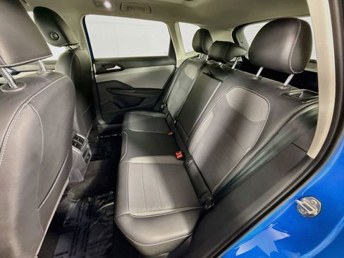 Certified 2023 Volkswagen Taos SE w/ Panoramic Sunroof Package AWD/4WD image 20