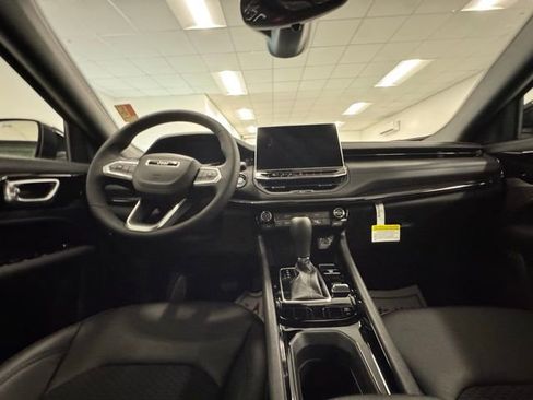 New 2026 Jeep Compass Latitude image 11