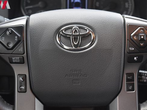 Used 2020 Toyota Tacoma TRD Off-Road w/ TRD Premium Off Road Package AWD/4WD image 16