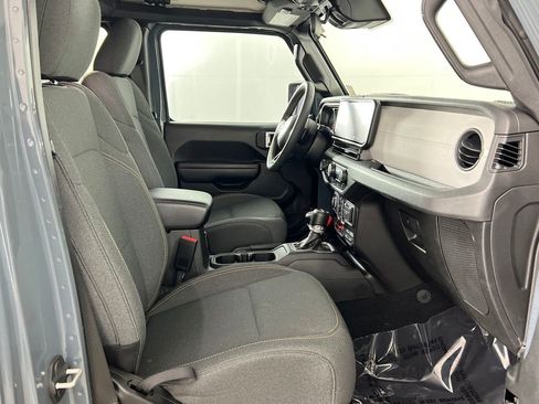 Used 2024 Jeep Wrangler Willys image 18