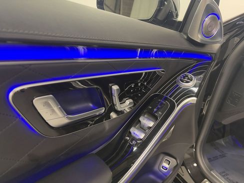 Used 2023 Mercedes-Benz S 580 4MATIC Sedan w/ 3D Technology Package image 6