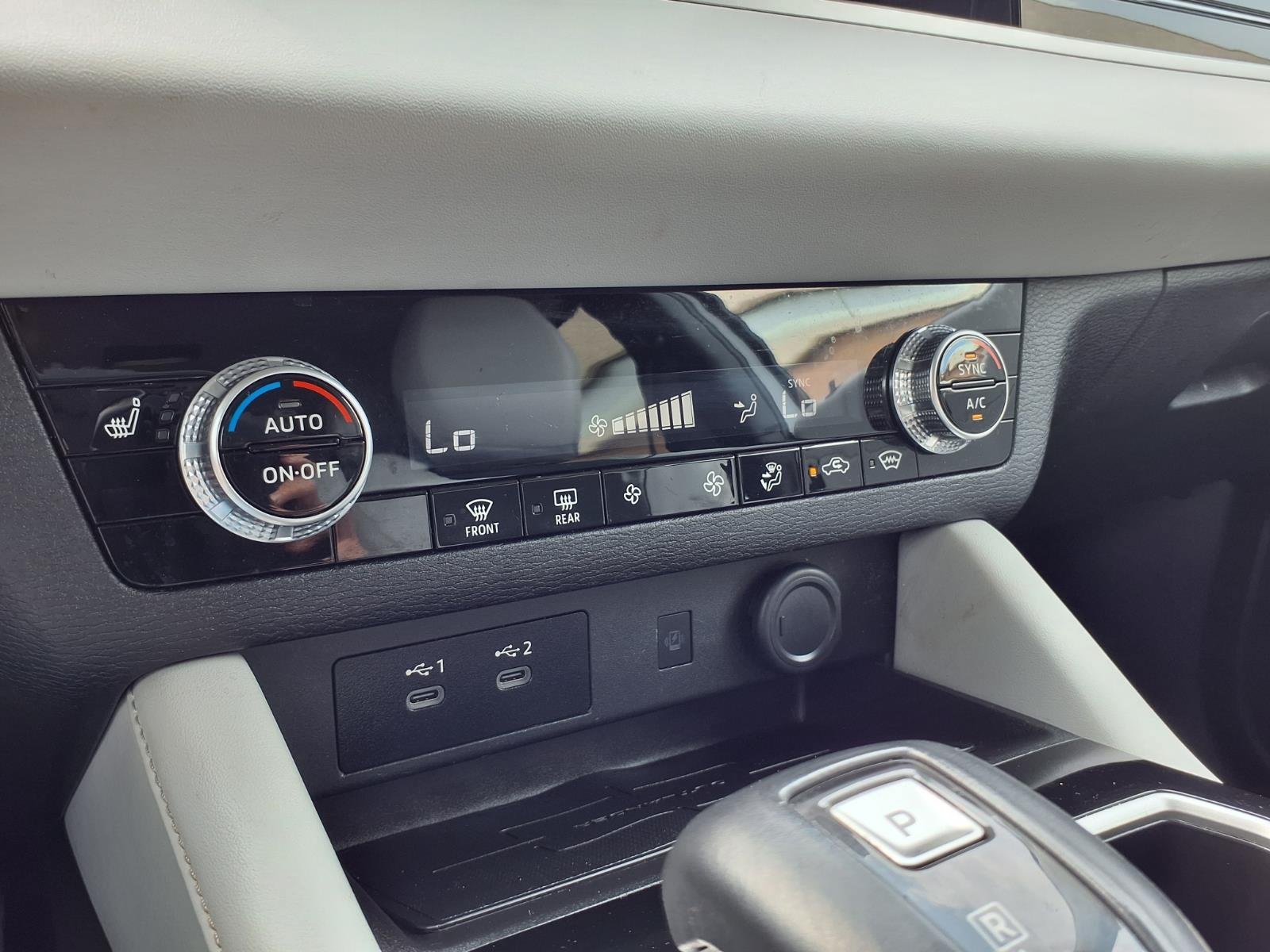 Used 2025 Mitsubishi Outlander SE AWD/4WD image 14