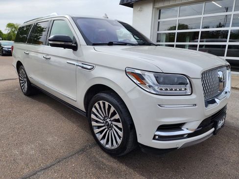 Used 2019 Lincoln Navigator L Reserve AWD/4WD image 2