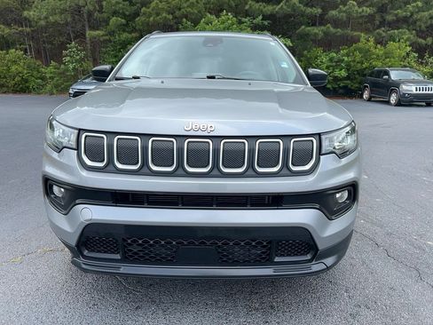 Used 2022 Jeep Compass Latitude w/ Sun and Sound Group FWD image 2