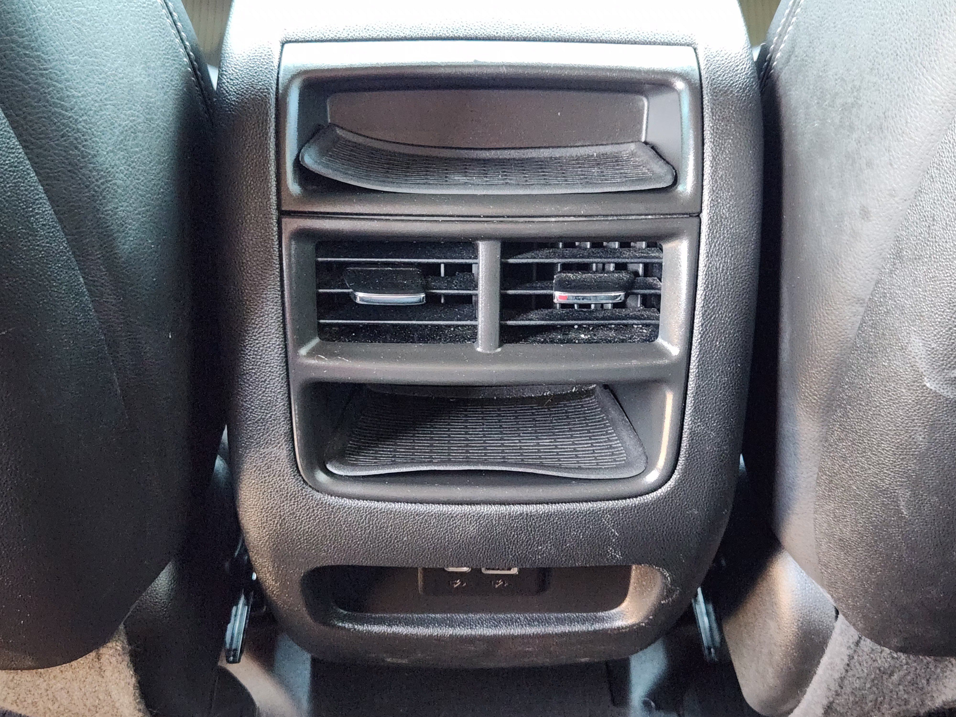 Used 2022 Cadillac XT5 Luxury w/ LPO, Floor Liner Package FWD image 31