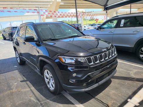 Used 2025 Jeep Compass Latitude w/ Sun & Sound Group AWD/4WD image 5