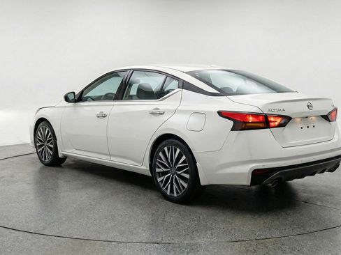 Used 2025 Nissan Altima 2.5 SV image 6