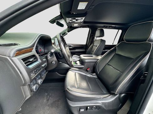 Used 2021 Chevrolet Suburban Premier w/ Premium Package image 12