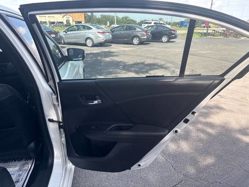 Used 2017 Honda Accord Sport image 15