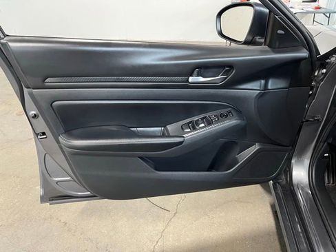 Used 2024 Nissan Altima 2.5 SV FWD image 24