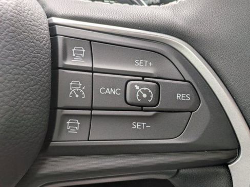 New 2025 Jeep Grand Cherokee Altitude image 23