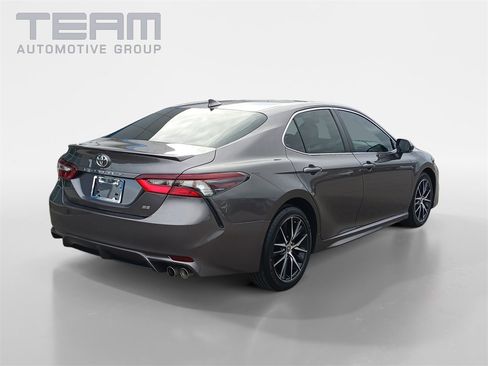 Used 2023 Toyota Camry SE image 7