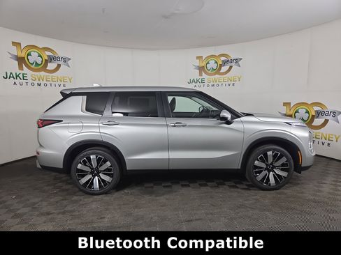 New 2026 Mitsubishi Outlander SE image 8