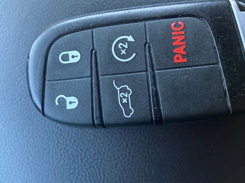 Used 2020 Jeep Grand Cherokee Limited image 30