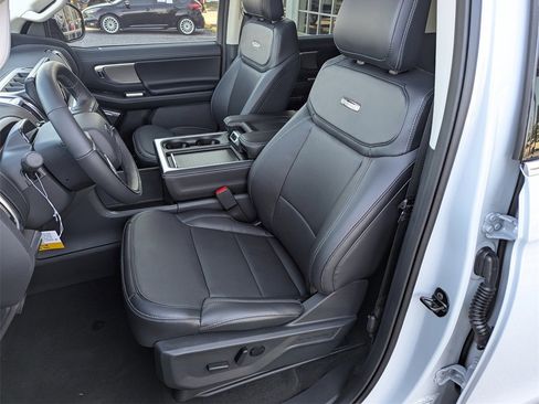 New 2025 Ford Expedition Platinum w/ Driver's Package image 12