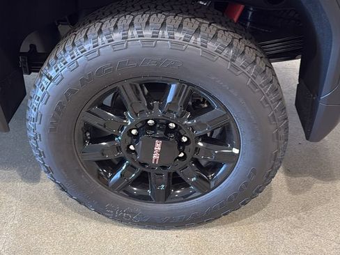 New 2026 GMC Sierra 2500 AT4 w/ AT4 Premium Plus Package AWD/4WD image 10