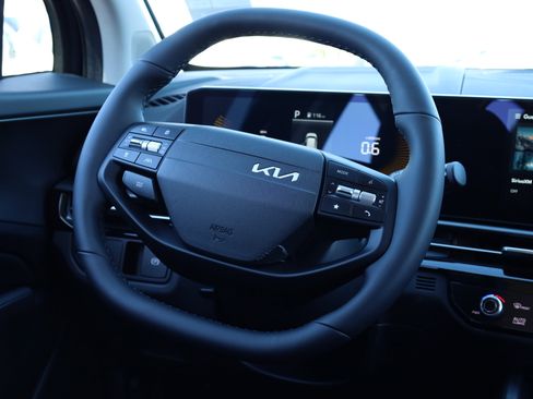 New 2026 Kia Sportage EX image 9