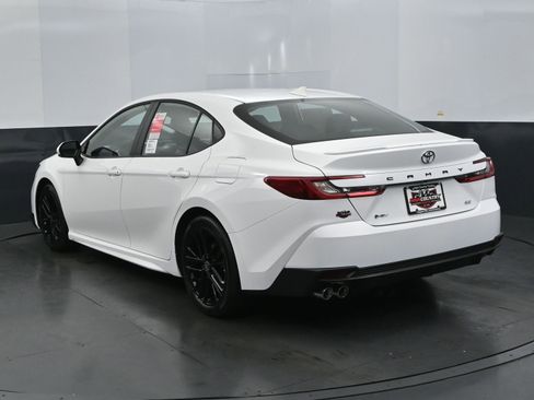 Used 2025 Toyota Camry SE image 4