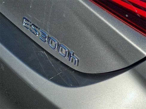 Certified 2020 Lexus ES 300h w/ Premium Package image 4